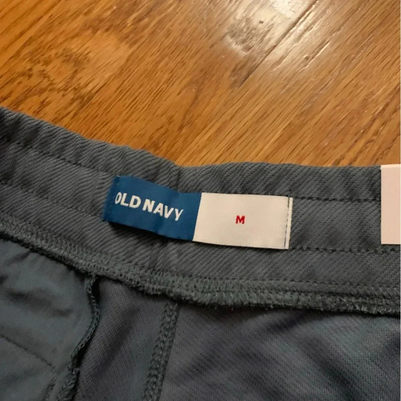 Old Navy Men’s Casual Shorts Blue Size Medium NWT - Picture 2 of 5
